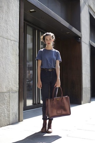 Какие ботинки на шнуровке носить с черными джинсами женщине