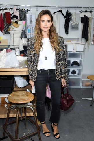 С чем носить черные джинсы женщине