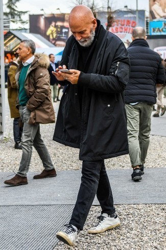 Какие парки носить с черными джинсами мужчине