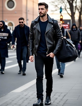 Какие футболки-поло носить с черными джинсами мужчине