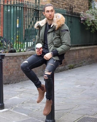 Какие куртки-пуховики носить с черными джинсами мужчине