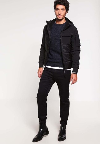 Какие куртки-пуховики носить с черными джинсами мужчине
