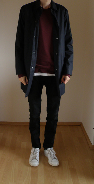 Какие дождевики носить с черными джинсами мужчине