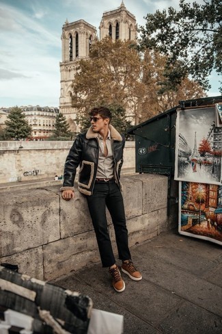 Какие короткие дубленки носить с черными джинсами мужчине