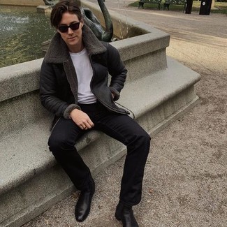 Какие короткие дубленки носить с черными джинсами мужчине