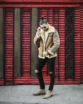 Какие короткие дубленки носить с черными джинсами мужчине