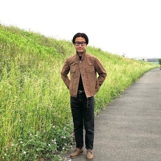 Какие куртки-рубашки носить с черными джинсами мужчине