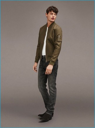 Как носить черные джинсы с темно-бирюзовым бомбером мужчине