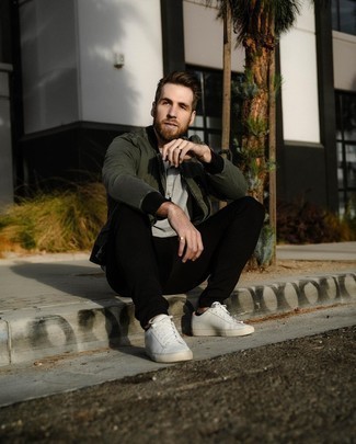 Как носить черные джинсы с темно-бирюзовым бомбером мужчине