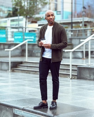 Как носить черные джинсы с темно-бирюзовым бомбером мужчине