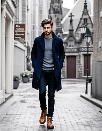 Какие плащи носить с черными джинсами мужчине