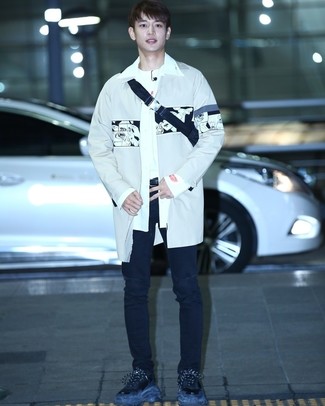 Какие плащи носить с черными джинсами мужчине