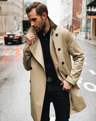 Какие плащи носить с черными джинсами мужчине