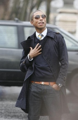 Какие плащи носить с черными джинсами мужчине