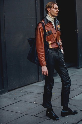 Как носить черные джинсы с белой водолазкой мужчине