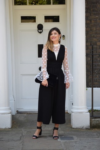 С чем носить черный комбинезон