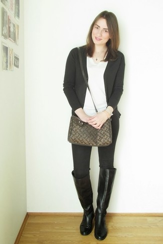 Какие кардиганы носить с черными сапогами