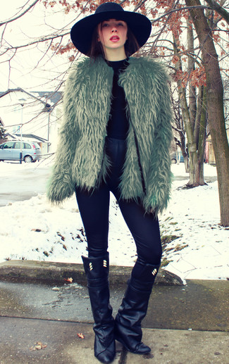 Какие водолазки носить с черными сапогами