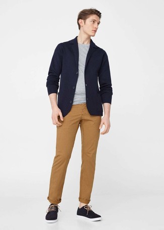 С чем носить черный вязаный пиджак мужчине