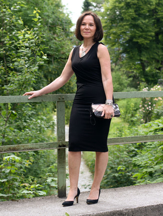 С чем носить черное вязаное облегающее платье