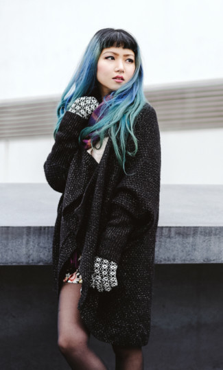 С чем носить черный вязаный кардиган женщине