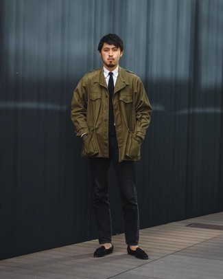 С чем носить черный вязаный галстук мужчине