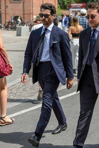 С чем носить черный вязаный галстук мужчине