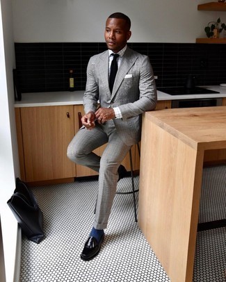 С чем носить черный вязаный галстук мужчине