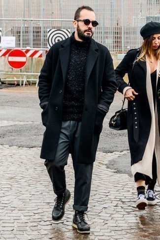 С чем носить черную вязаную водолазку мужчине