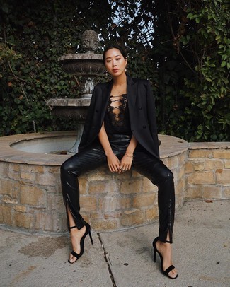 С чем носить черную кружевную блузку