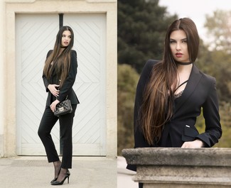 С чем носить черный кружевной корсет