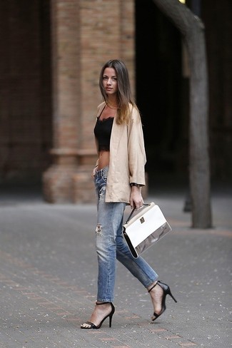 С чем носить черный кружевной укороченный топ