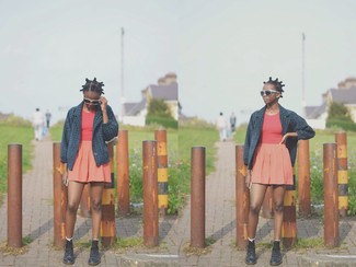 Какие майки носить с черными ботинками на шнуровке женщине