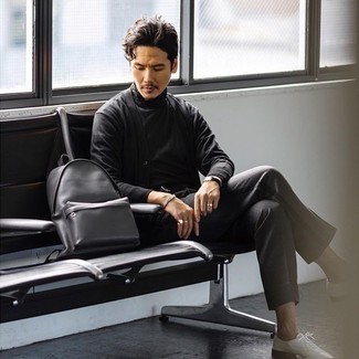 С чем носить черный кожаный рюкзак мужчине