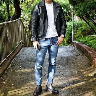 Как носить черную кожаную косуху с синими джинсами мужчине