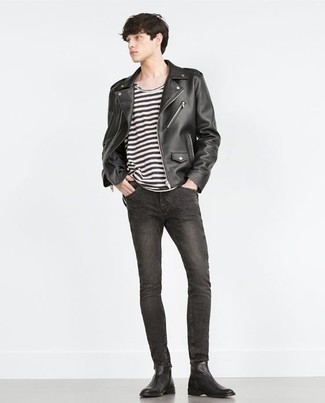 Как носить черную кожаную косуху с серыми джинсами мужчине