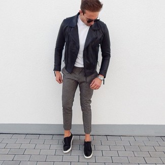 Как носить черную кожаную косуху с серыми шерстяными брюками чинос