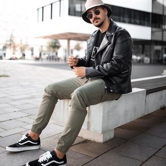 С чем носить черную кожаную косуху мужчине