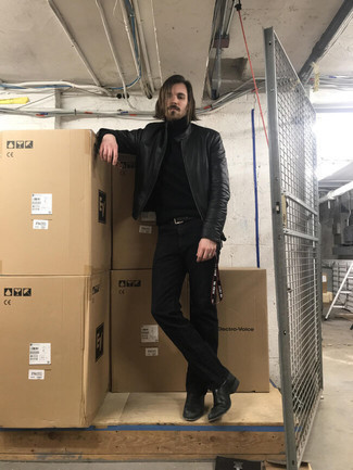 Как носить черный кожаный бомбер с черными брюками чинос