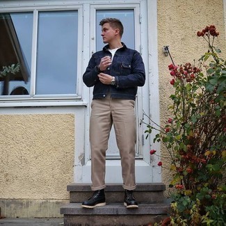 С чем носить черные кожаные повседневные ботинки мужчине