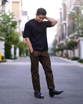 С чем носить черные кожаные ботинки челси мужчине