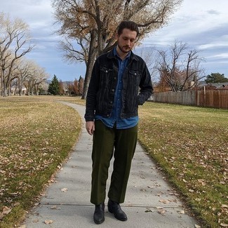 С чем носить черные кожаные ботинки челси мужчине