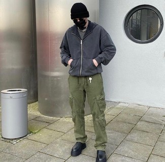 С чем носить черные кожаные ботинки челси мужчине