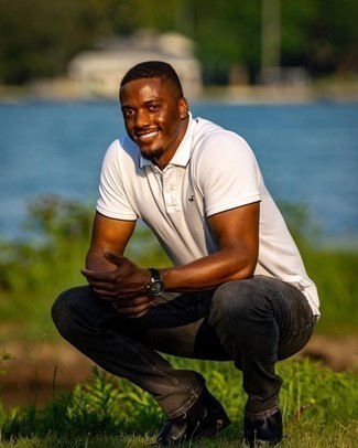 С чем носить черные кожаные ботинки челси мужчине