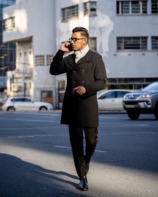 С чем носить черные кожаные ботинки челси мужчине