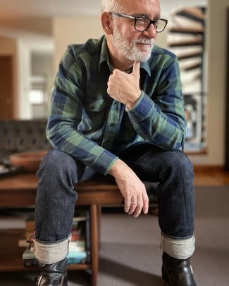 С чем носить черные кожаные ботинки челси мужчине