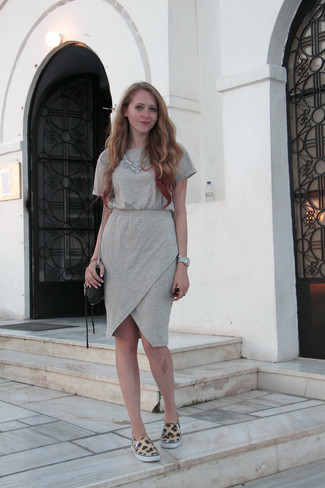 С чем носить черную кожаную сумку через плечо