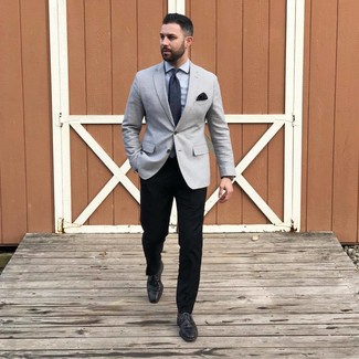 Как носить черные кожаные туфли дерби с серым пиджаком