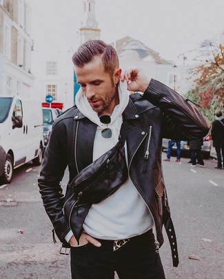 С чем носить черную кожаную поясную сумку мужчине