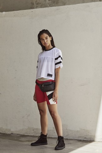 С чем носить черную кожаную поясную сумку